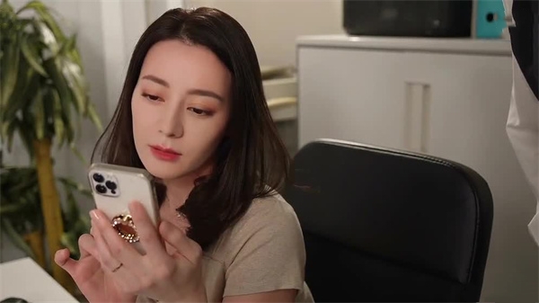 AI换脸迪丽热巴:办公室激情!女上司主动骑乘诱惑,浪叫不断