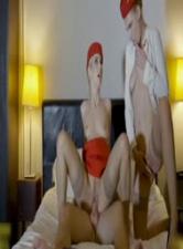 机长与美艳空姐高空机舱激情交欢,疯狂双飞操干高潮迭起